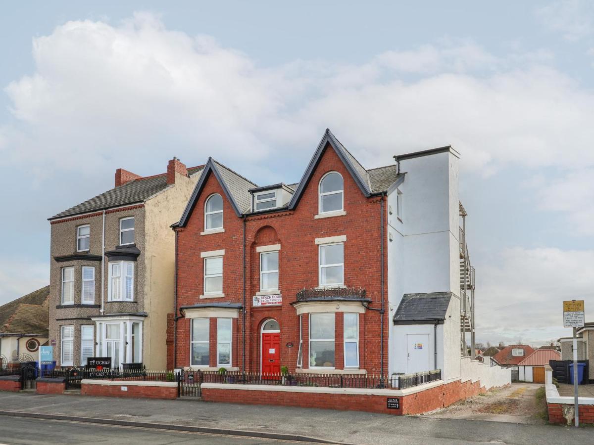 Ty Canol * Rhyl